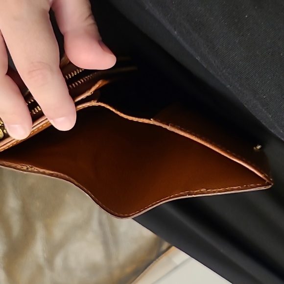 Louis Vuitton short wallet - Picture 8 of 8